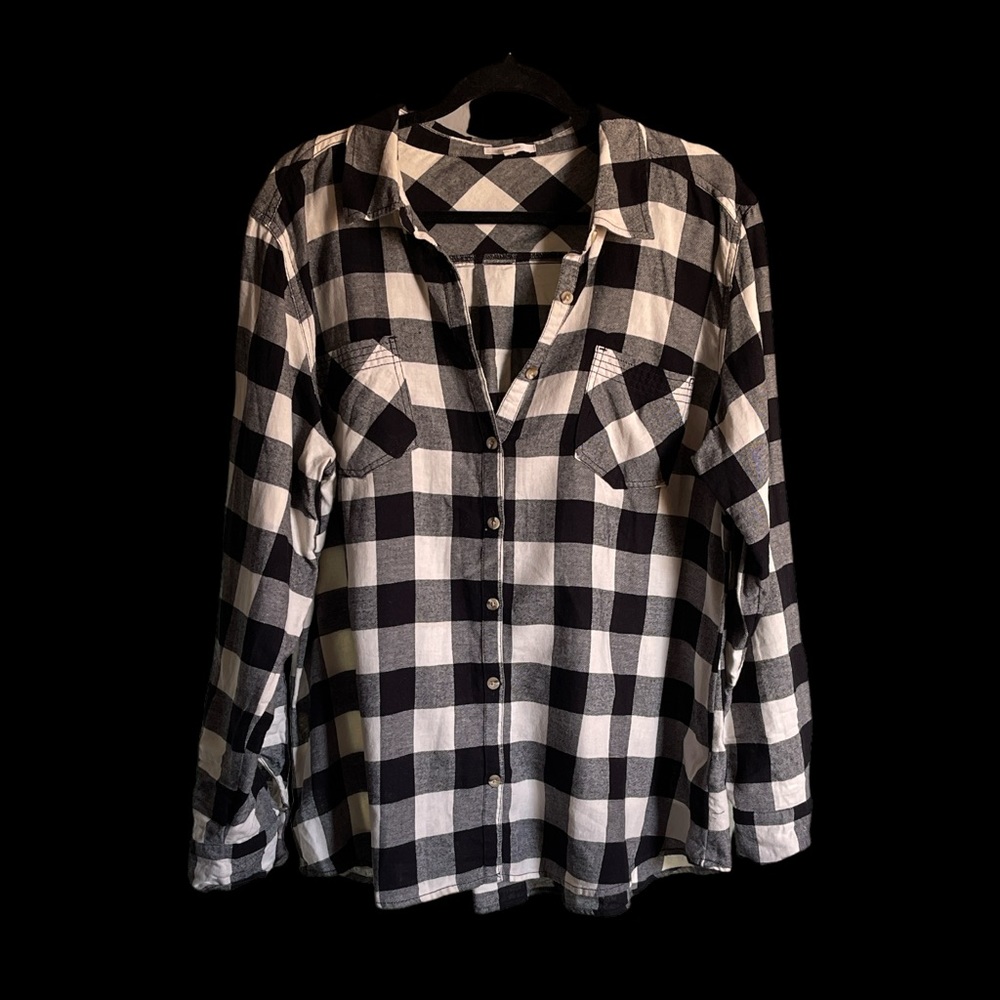 Maurice’s NWOT black and white flannel
